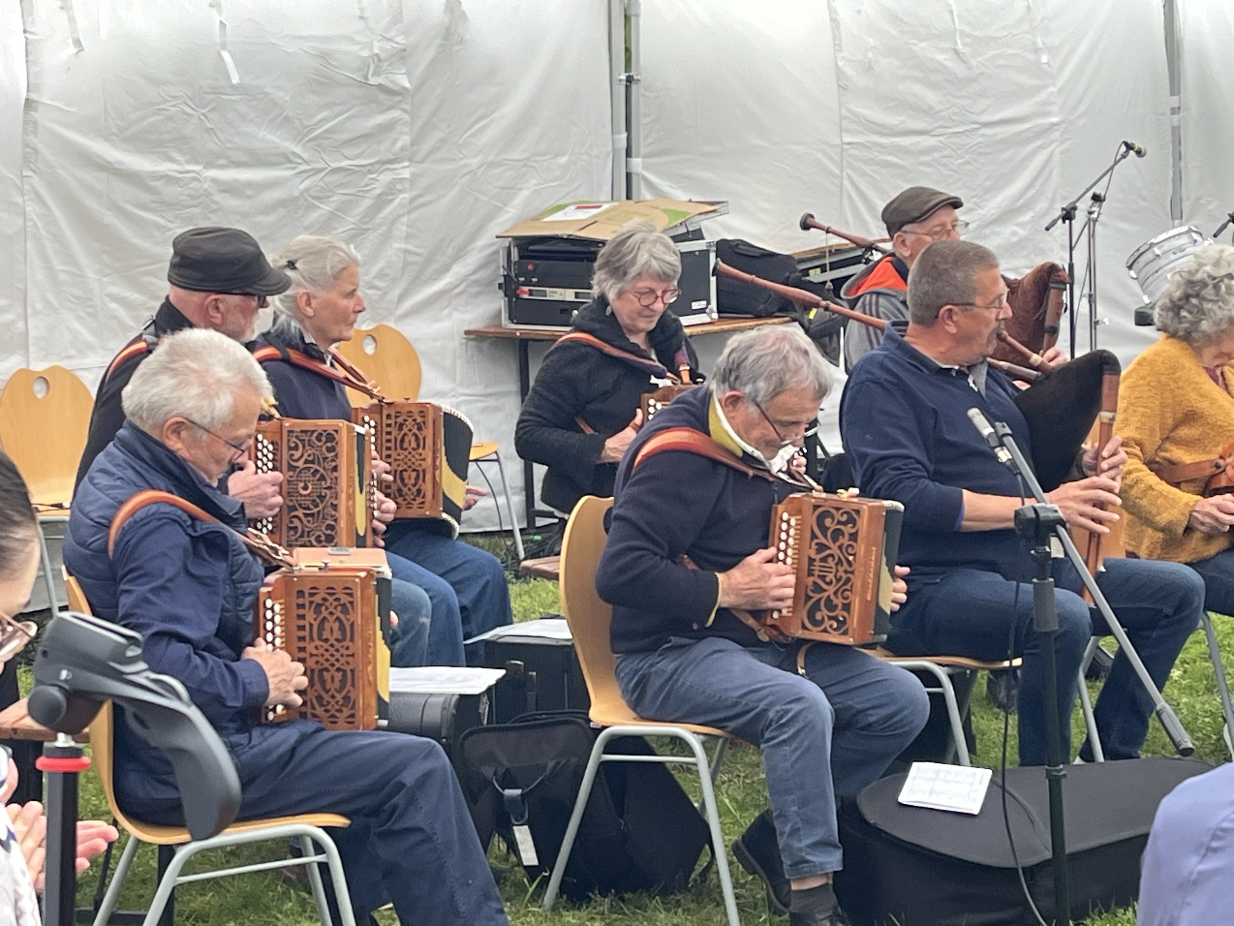 Un groupe d'accordéonistes